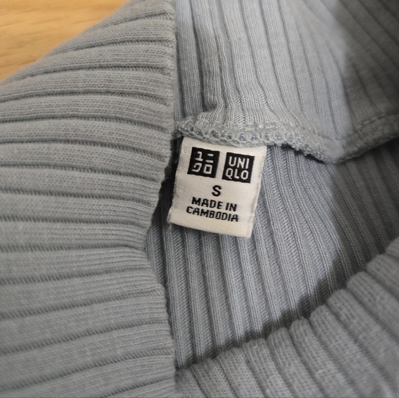 Lot of 2 UNIQLO Blue Gray Mock Neck Long Sleeve Cotton Shirts Tees Small XS - Picture 3 of 5